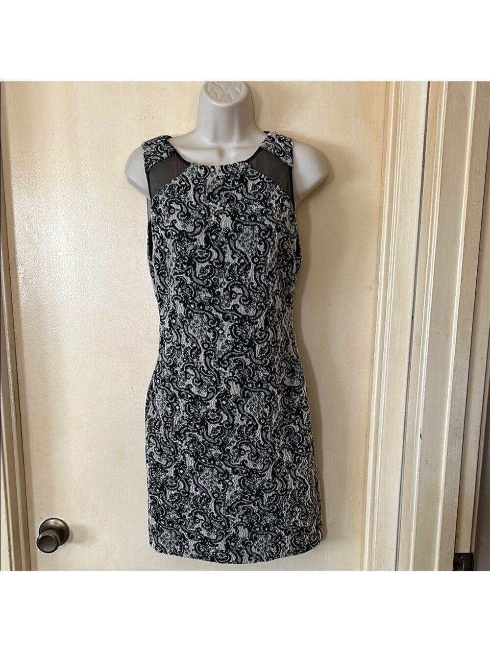 Alice+Olivia Elegant Black and Cream  Patterned Dress size 4